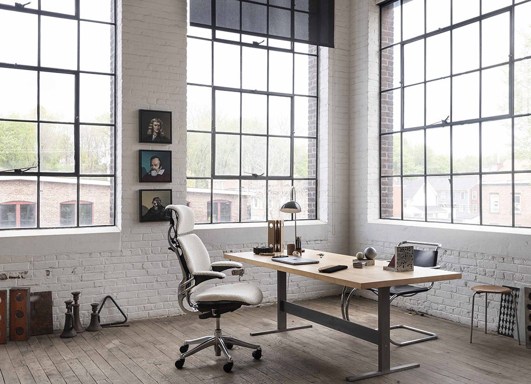 Freedom Task，Kvadrat Elle 织物，抛光铝框架